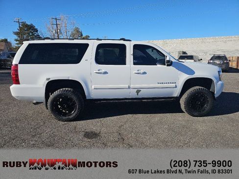 Used 2007 Chevrolet Suburban LT w/ LT Preferred Equipment Group image 8