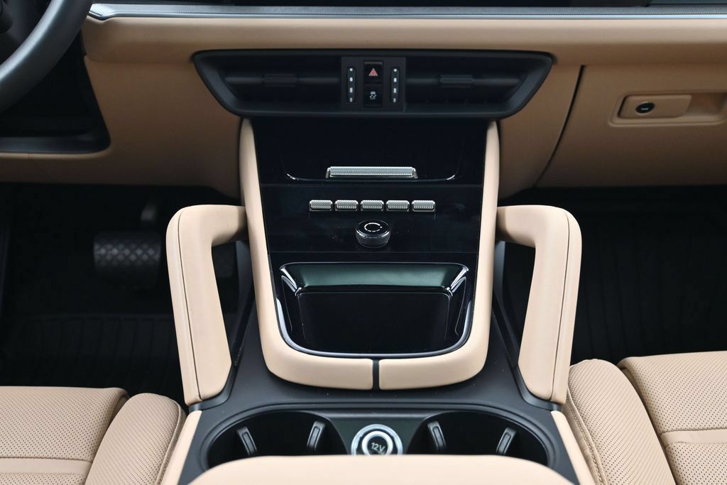 Certified 2026 Porsche Cayenne E-Hybrid Coupe AWD/4WD image 10