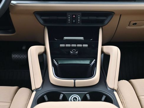 Certified 2026 Porsche Cayenne E-Hybrid Coupe AWD/4WD image 10