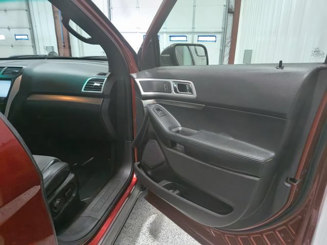 Used 2015 Ford Explorer XLT w/ Equipment Group 202B AWD/4WD image 22