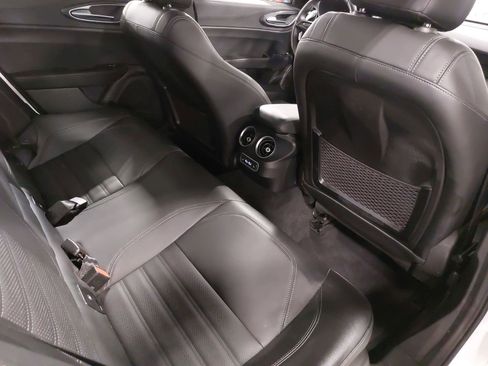 Used 2024 Alfa Romeo Giulia Sprint image 11