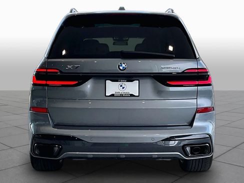 Used 2025 BMW X7 xDrive40i w/ M Sport Package AWD/4WD image 4