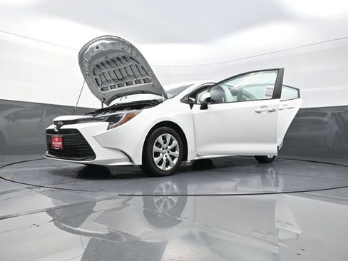 Used 2024 Toyota Corolla LE FWD image 40