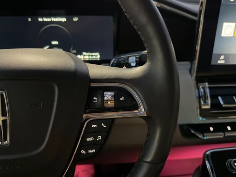 Used 2020 Lincoln Navigator Reserve w/ Luxury Package image 39