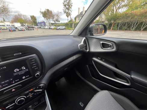 Used 2025 Kia Soul LX w/ LX Technology Package image 33