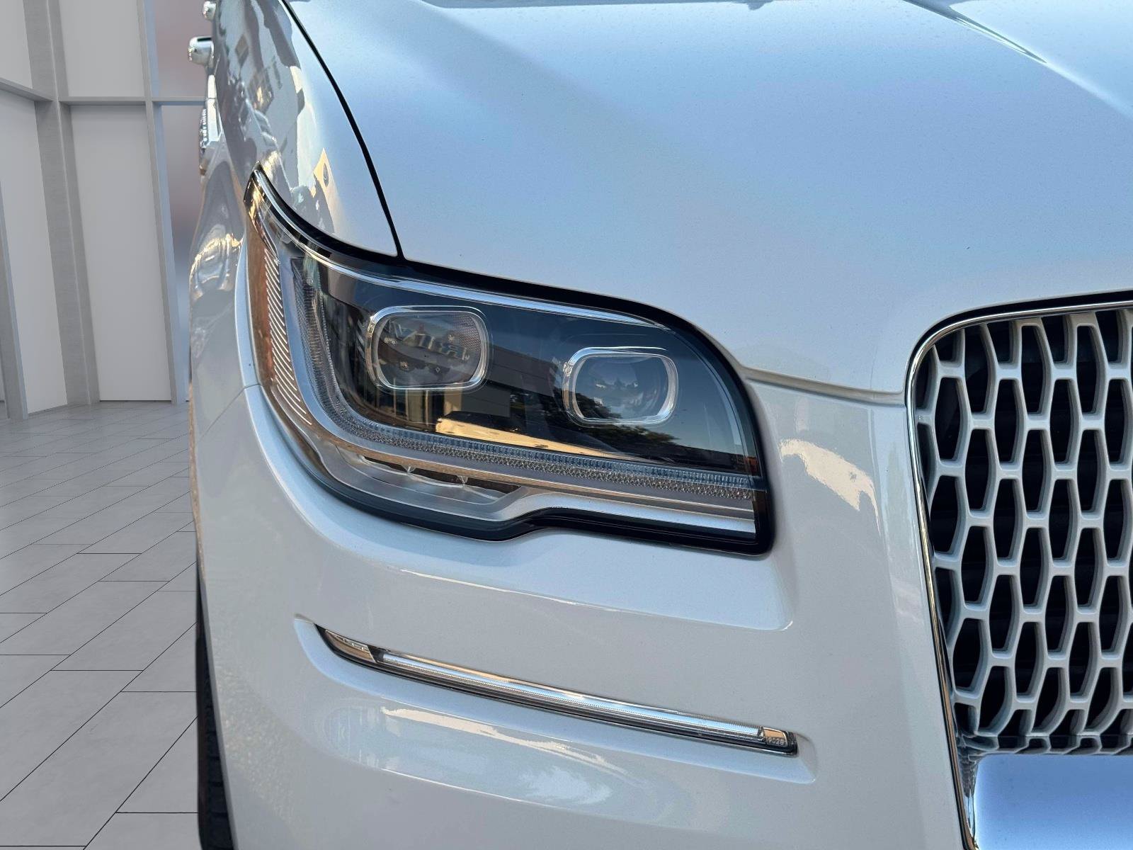 Used 2023 Lincoln Navigator Reserve AWD/4WD image 5