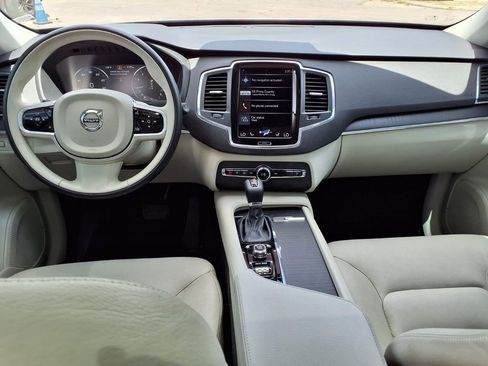 Used 2020 Volvo XC90 T5 Momentum w/ Protection Package Premier FWD image 18