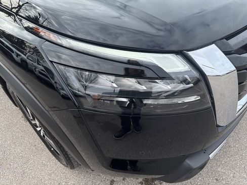 Used 2025 Nissan Pathfinder Platinum image 40