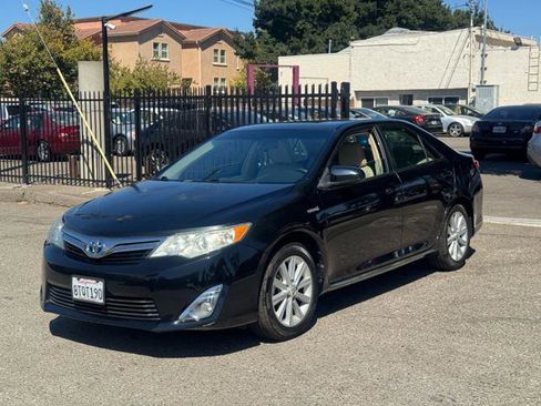 Used 2012 Toyota Camry XLE image 1