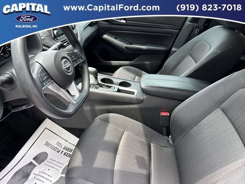 Used 2025 Nissan Altima 2.5 SV FWD image 19
