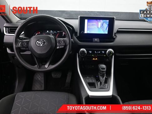Used 2025 Toyota RAV4 XLE AWD/4WD image 11