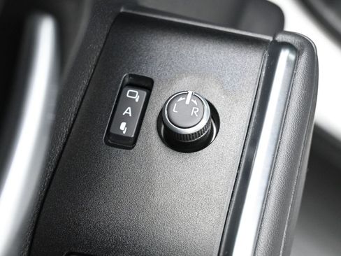 Used 2025 Toyota Highlander Platinum image 12