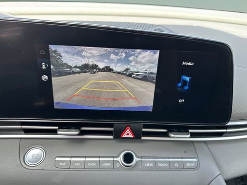 Used 2023 Hyundai Elantra SEL w/ Convenience Package image 37