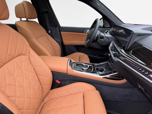 Used 2025 BMW X7 xDrive40i w/ M Sport Package image 30