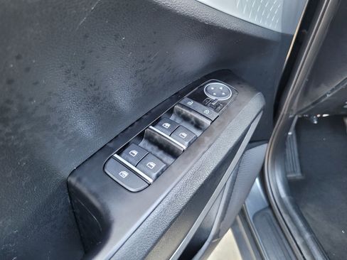 Used 2025 Kia Soul LX w/ LX Technology Package FWD image 26