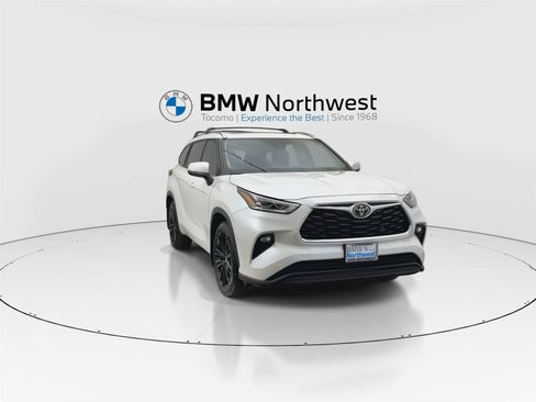 Used 2022 Toyota Highlander Limited AWD/4WD image 7