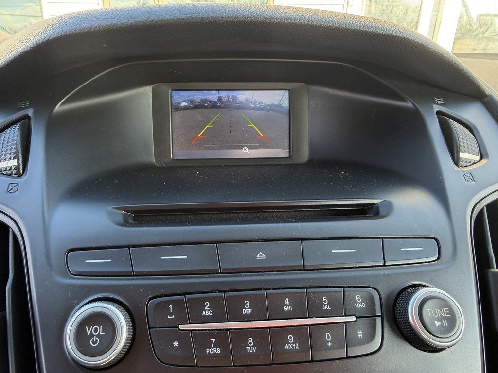 Used 2015 Ford Focus SE FWD image 12