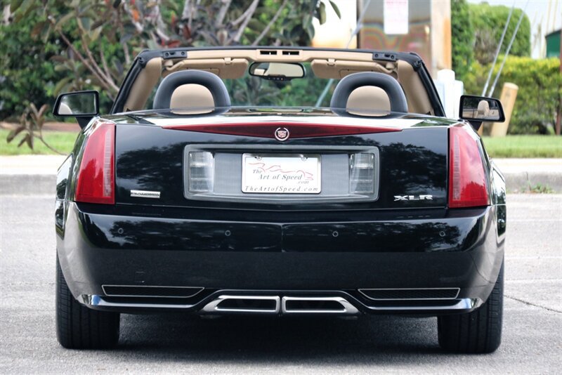 Used 2009 Cadillac XLR RWD image 9