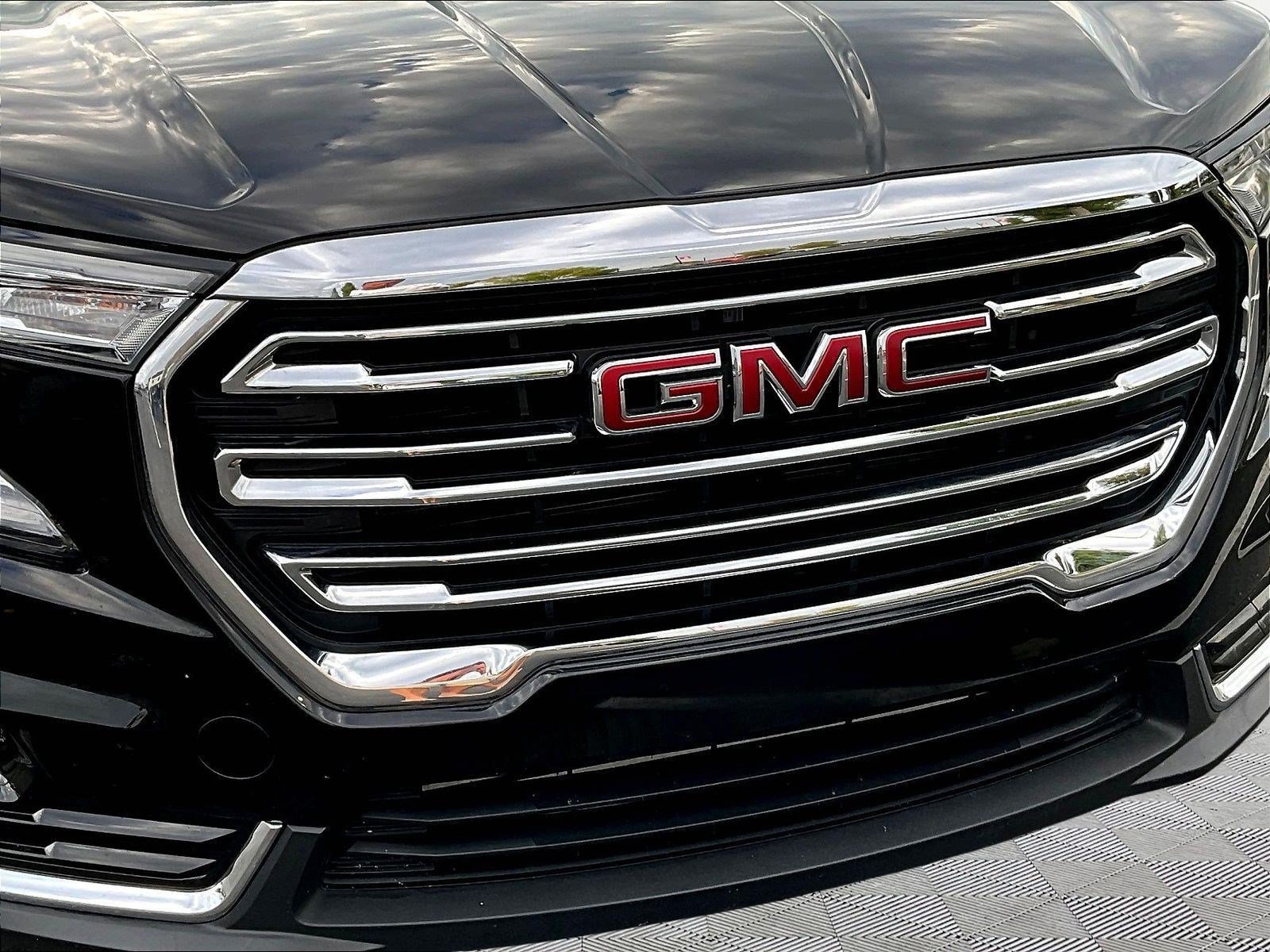 Used 2022 GMC Terrain SLT w/ LPO, 'HIT The Road' Package FWD image 32