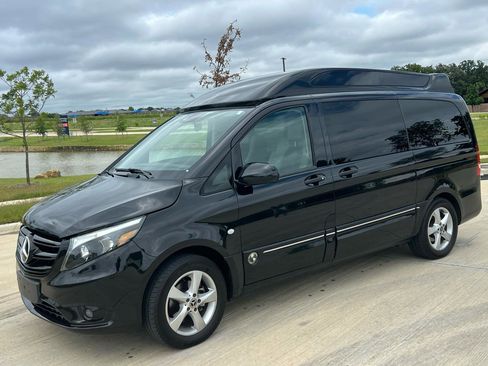 Used 2023 Mercedes-Benz Metris Passenger image 2