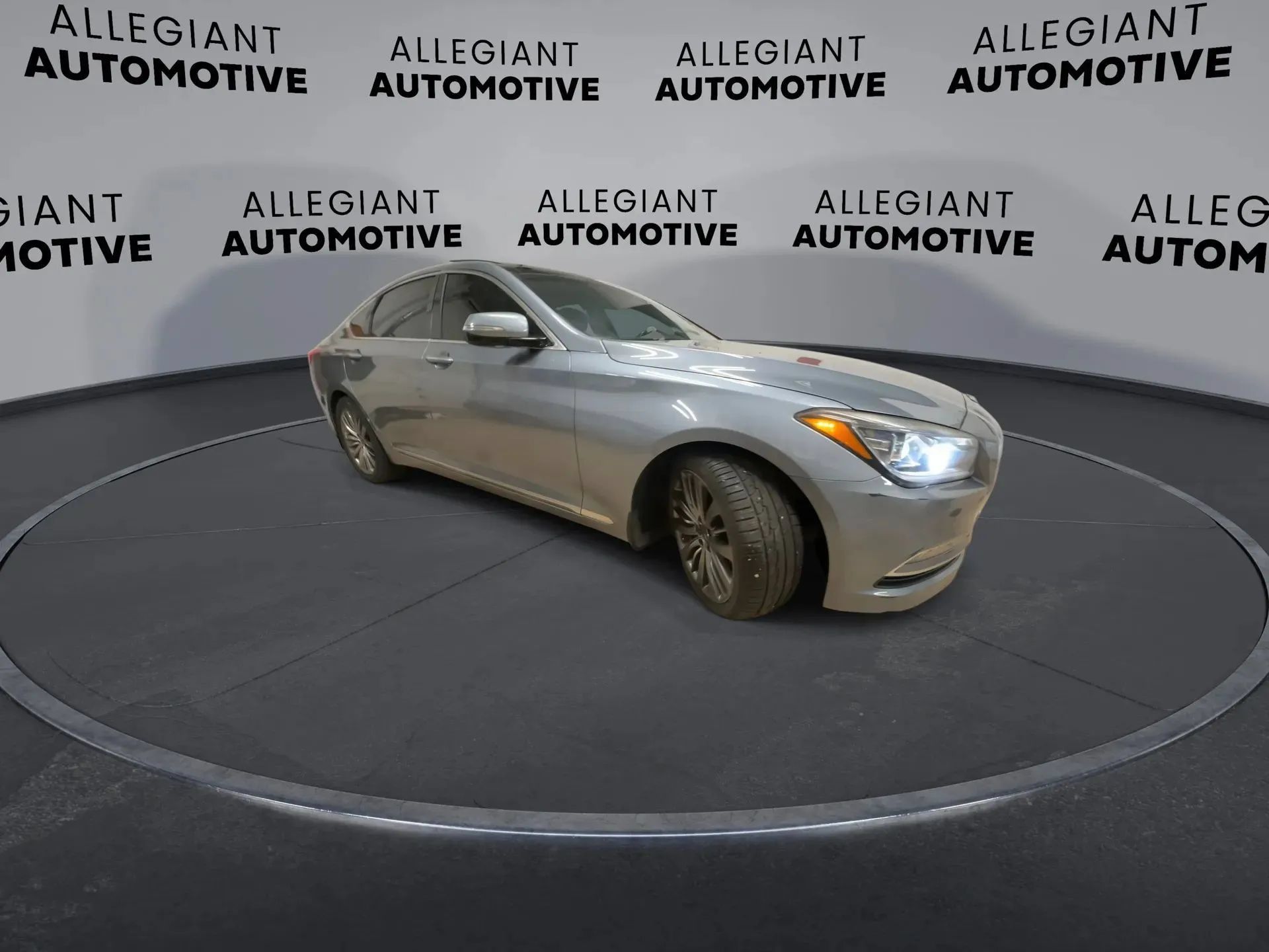 Used 2015 Hyundai Genesis 5.0 RWD image 4