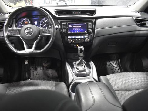 Used 2020 Nissan Rogue SV FWD image 12