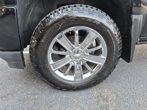 Used 2018 Chevrolet Silverado 1500 High Country AWD/4WD image 10