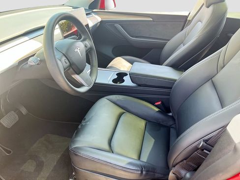 Used 2024 Tesla Model Y Long Range AWD/4WD image 21