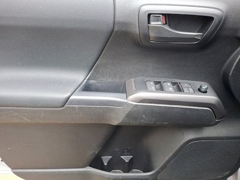 Used 2021 Toyota Tacoma TRD Sport image 14