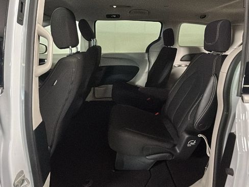 Used 2023 Chrysler Voyager LX FWD image 30