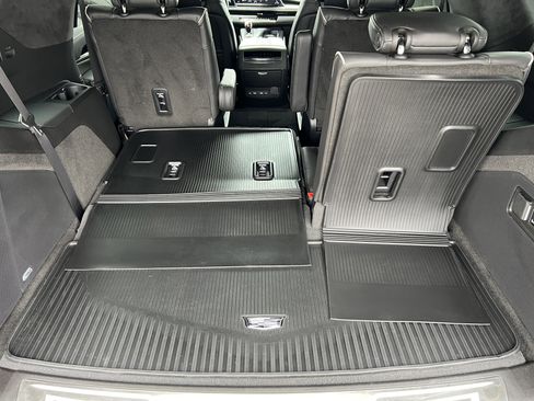 Used 2024 Cadillac Escalade V w/ LPO, ONYX Package image 19