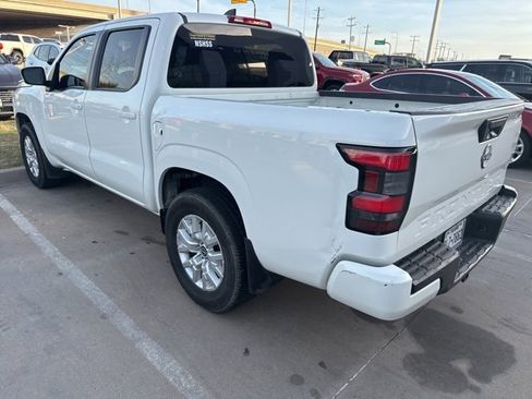 Used 2022 Nissan Frontier SV image 4