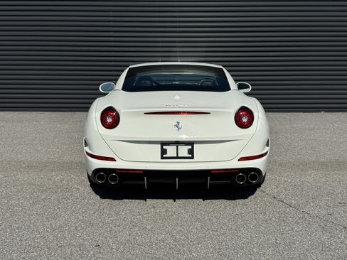 Used 2017 Ferrari California T image 5