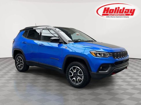 Used 2025 Jeep Compass Trailhawk AWD/4WD image 1