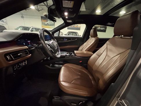 Used 2023 Lincoln Nautilus Reserve AWD/4WD image 4