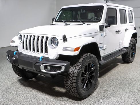 Used 2023 Jeep Wrangler Unlimited Sahara w/ Cold Weather Group AWD/4WD image 31