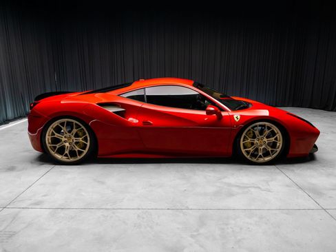 Used 2018 Ferrari 488 GTB RWD image 15