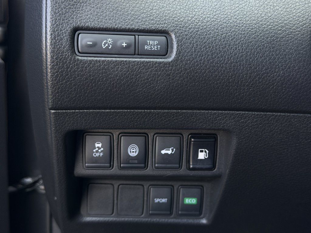Used 2019 Nissan Rogue SV FWD image 25