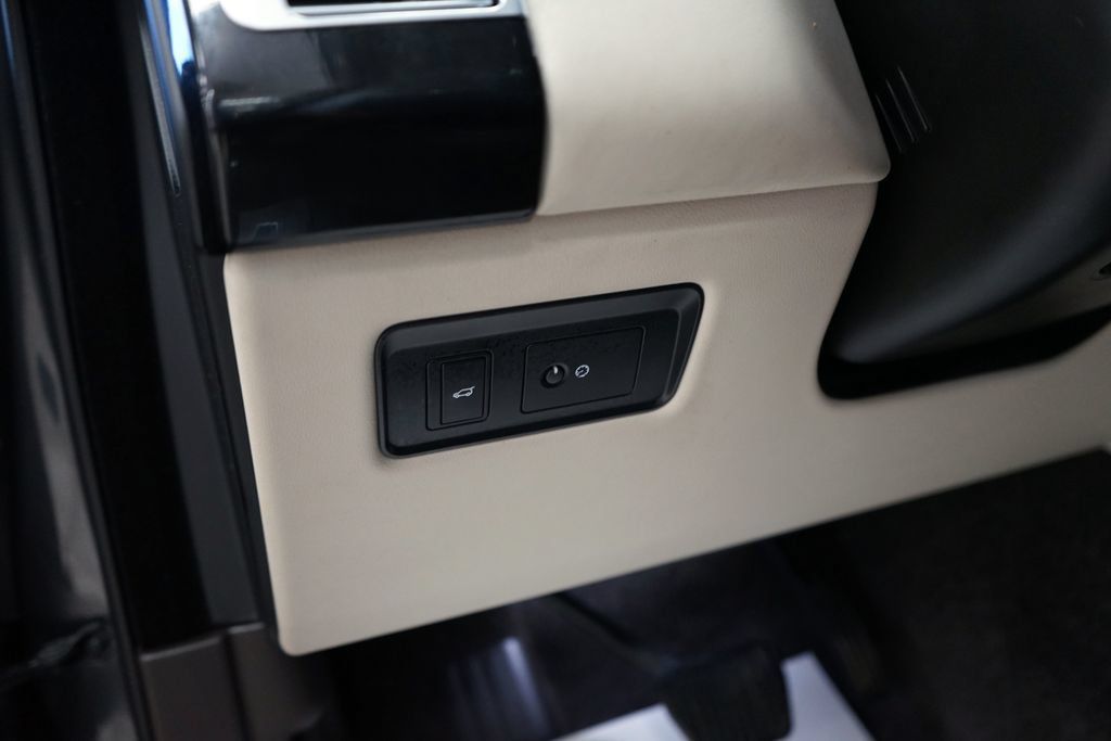 Used 2019 Land Rover Range Rover HSE AWD/4WD image 33