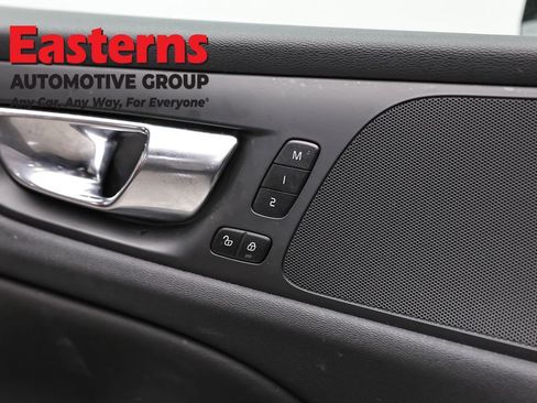 Used 2022 Volvo S60 B5 Momentum image 20