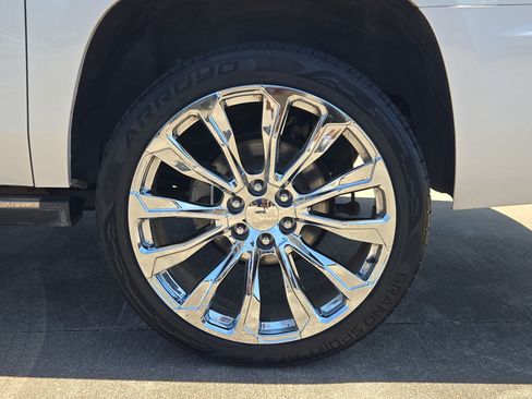 Used 2019 Chevrolet Suburban Premier RWD image 12