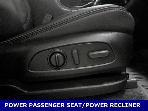 Used 2023 Chevrolet Traverse RS image 29