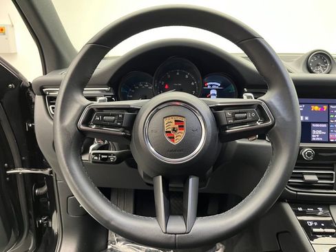 Used 2025 Porsche Macan image 12