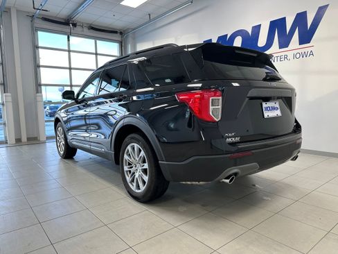 Used 2022 Ford Explorer XLT w/ Equipment Group 202A image 6