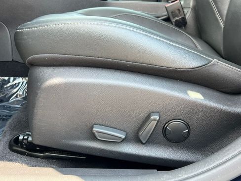 Used 2018 Ford Focus Titanium w/ Titanium Technology Package FWD image 10