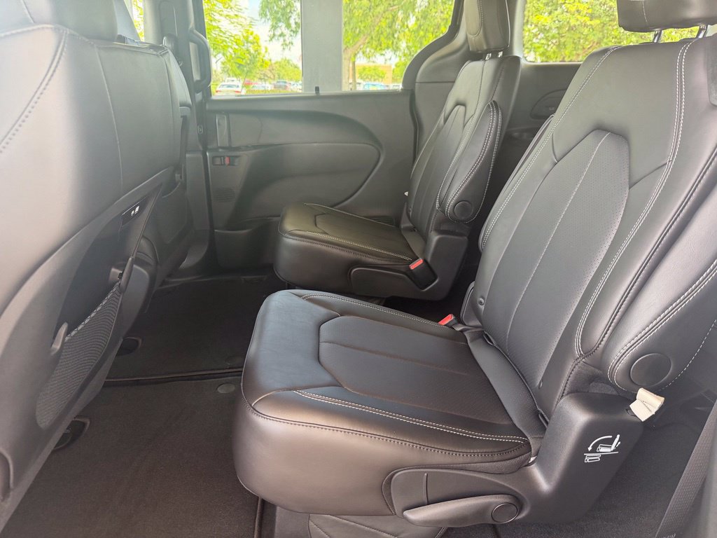 New 2027 Chrysler Pacifica Select w/ Family Tech Group FWD image 27