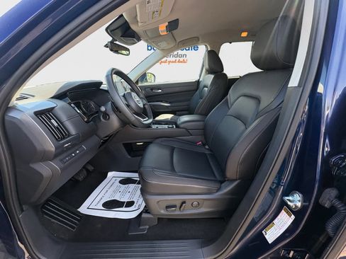 Used 2025 Nissan Pathfinder SL AWD/4WD image 11