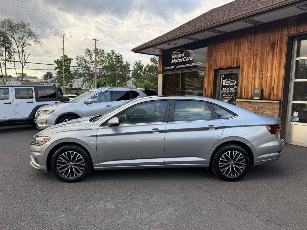 Used 2019 Volkswagen Jetta SE FWD image 2