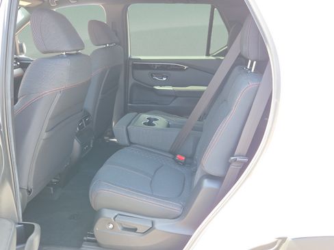 Used 2025 Honda Pilot Sport image 10