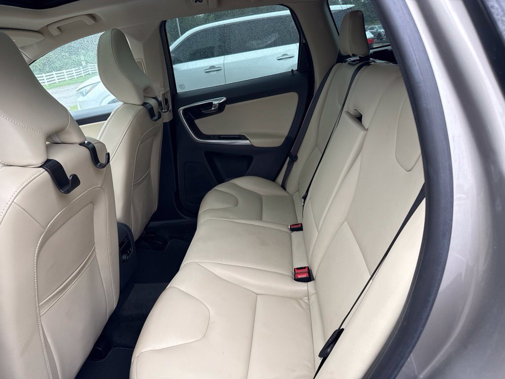 Used 2016 Volvo XC60 T5 Premier w/ Climate Package AWD/4WD image 14